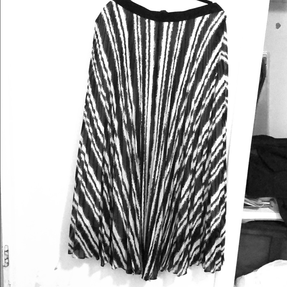 Ann Taylor Skirt Black Elastic Band